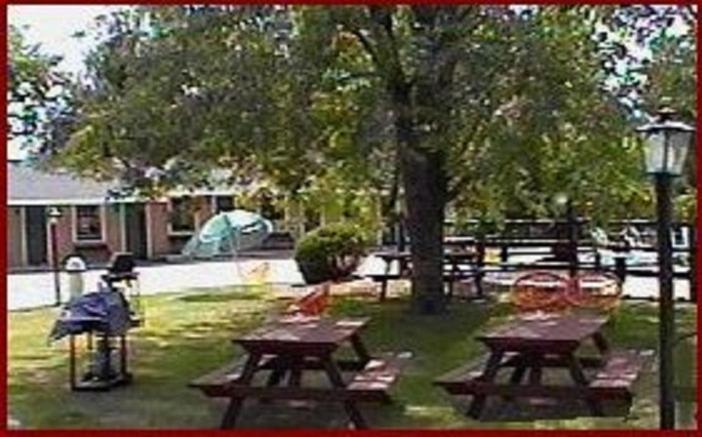 The Tallwood Motel Уелс Екстериор снимка