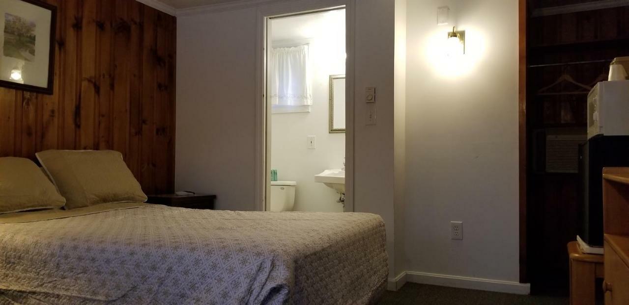 The Tallwood Motel Уелс Екстериор снимка